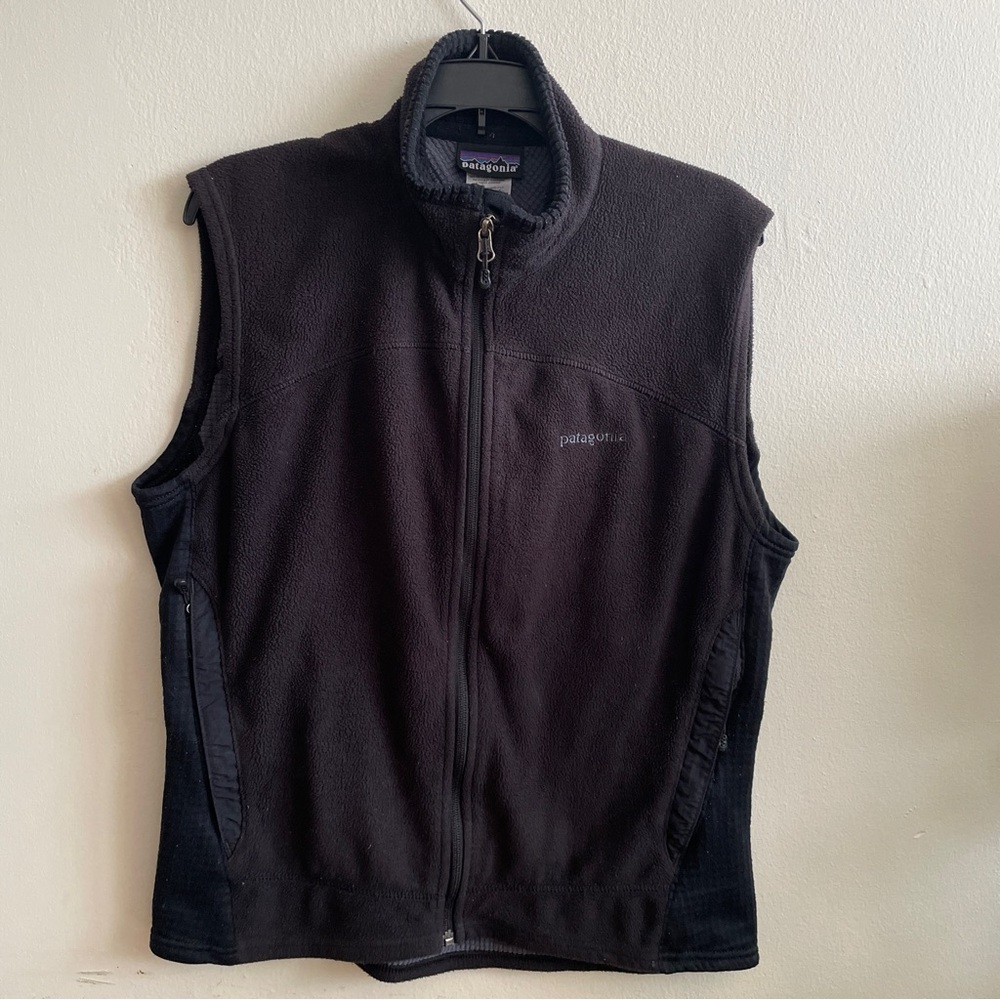 Patagonia Men's Black Fleece Vest Vintage Logo zip up outdoor cabincore medium